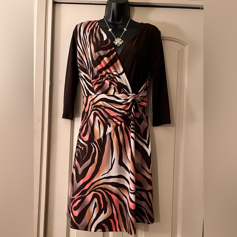 ♥️SALE 4/$20 Fabulous, Flattering Dress - Ciara Sun Woo